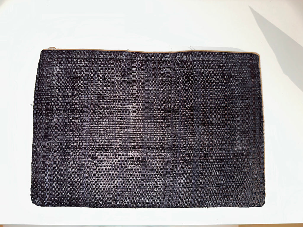 Geflochtenes Mauritius-Täschchen – Schwarz mit goldener Stickerei