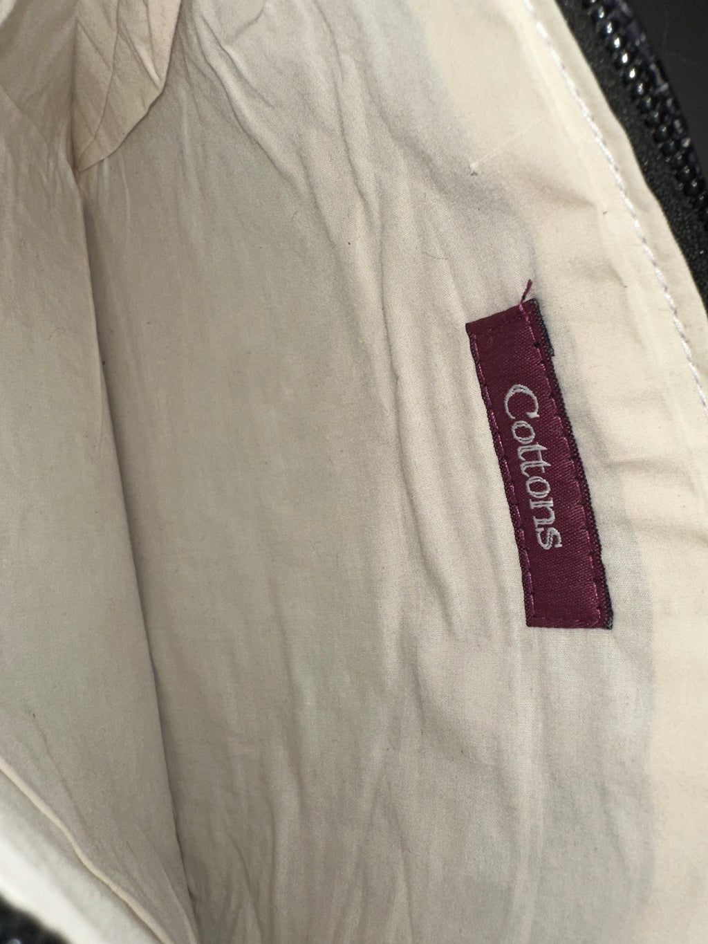 Geflochtenes Mauritius-Täschchen – Schwarz mit goldener Stickerei