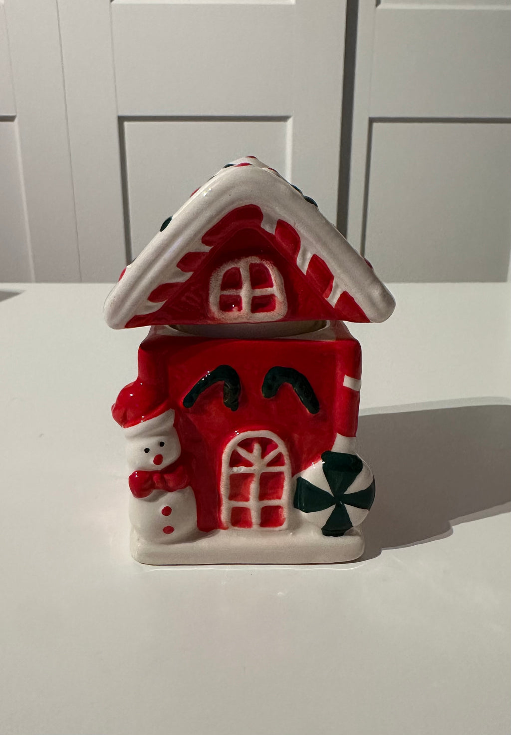 Kerze Winterhaus mit Schneemann