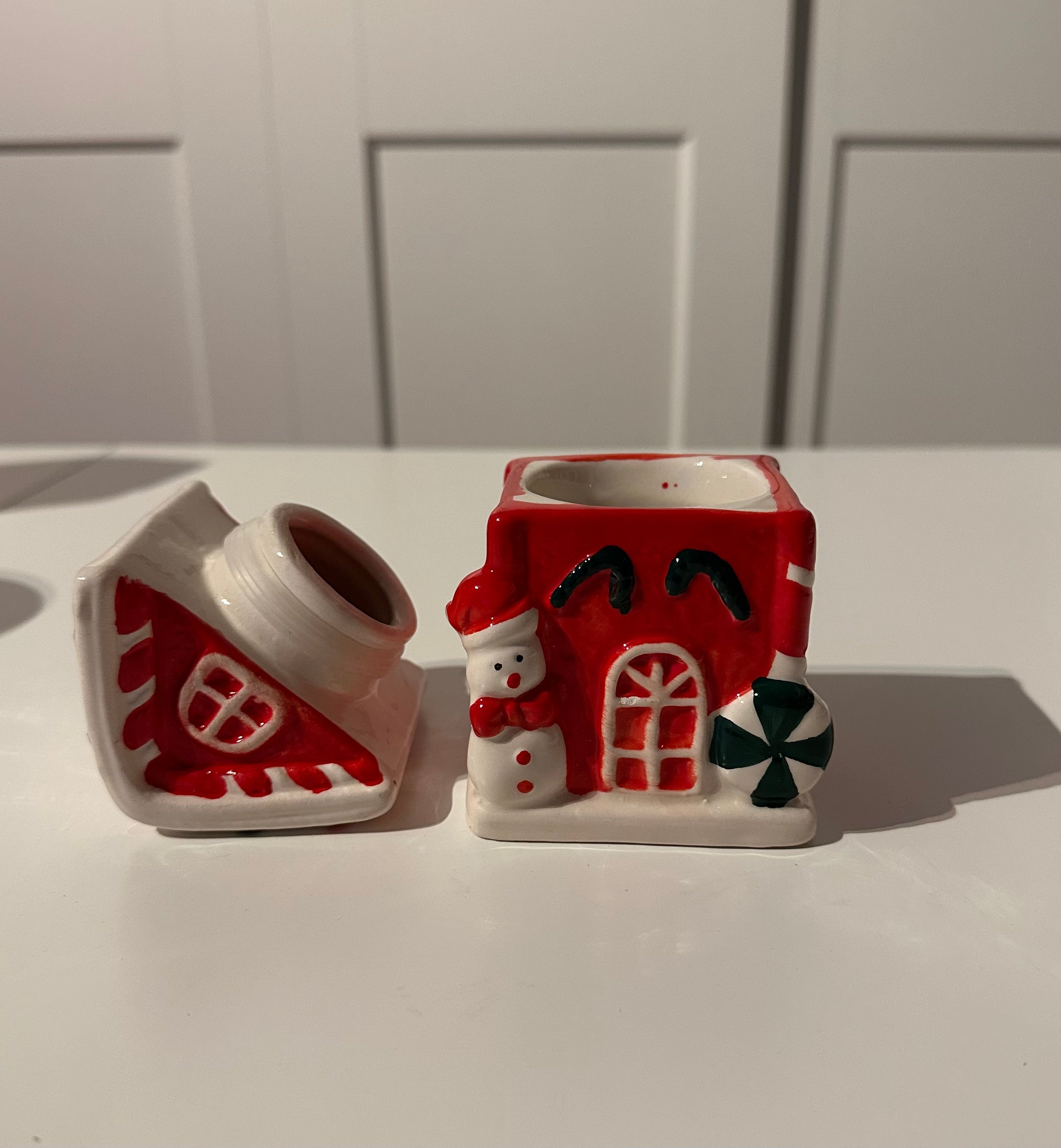 Kerze Winterhaus mit Schneemann